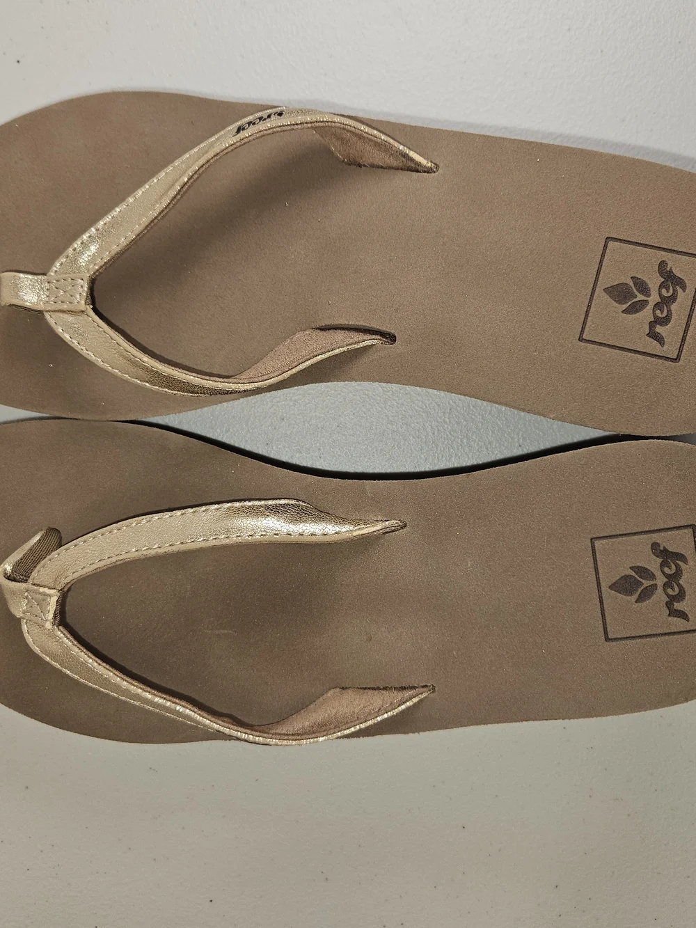 Brand New Sz 9 Reef Women’s Metallic Gold Thong Wedges H-18 JHV Brown & Gold